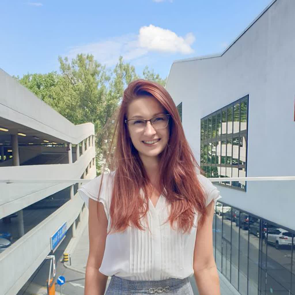 Julia, Webentwicklerin bei ClawiLab